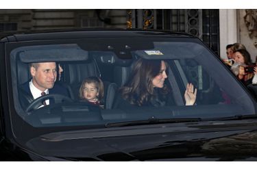 Kate Middleton, Le Prince William, George, Charlotte Et Leur Nounou Maria Au Déjeuner De Noël De La Famille Royale, À Buckingham     3