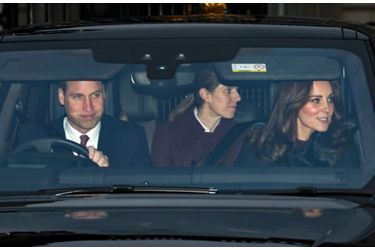 Kate Middleton, Le Prince William, George, Charlotte Et Leur Nounou Maria Au Déjeuner De Noël De La Famille Royale, À Buckingham     4