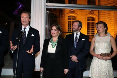 La grande-duchesse Maria Teresa et le grand-duc Henri de Luxembourg avec le prince Guillaume et la princesse Stéphanie à Paris le 20 mars 2018