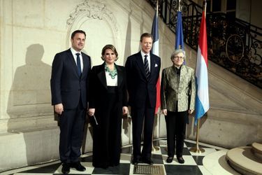 La grande-duchesse Maria Teresa et le grand-duc Henri de Luxembourg avec Xavier Bettel et la directrice du musée Rodin à Paris le 20 mars 2018