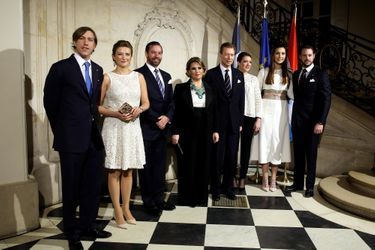 La grande-duchesse Maria Teresa et le grand-duc Henri de Luxembourg avec leur famille à Paris le 20 mars 2018