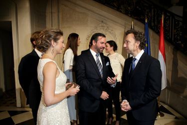 La princesse Stéphanie et le prince Guillaume de Luxembourg avec Stéphane Bern à Paris le 20 mars 2018