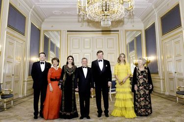 La famille royale des Pays-Bas avec la reine Rania et le roi Abdallah II de Jordanie à La Haye, le 20 mars 2018