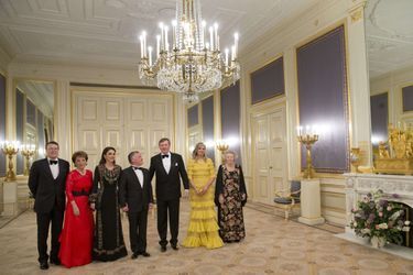 La famille royale des Pays-Bas avec la reine Rania et le roi Abdallah II de Jordanie à La Haye, le 20 mars 2018
