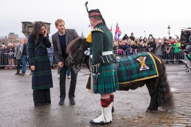 Le Prince Harry Et Meghan Markle En Visite À Édimbourg     26