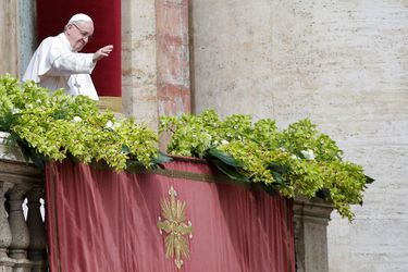 Le pape François prononce son message de Pâques dimanche.