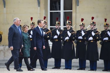 La grande-duchesse Maria Teresa et le grand-duc Henri de Luxembourg avec Gérard Larcher à Paris le 20 mars 2018