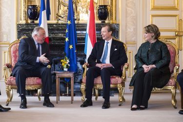 La grande-duchesse Maria Teresa et le grand-duc Henri de Luxembourg au Sénat avec Gérard Larcher à Paris le 20 mars 2018
