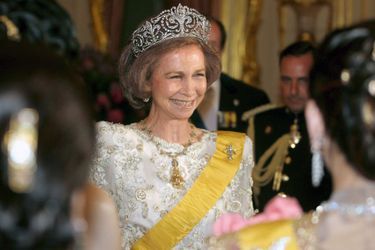 La reine Sofia d'Espagne coiffée du diadème "fleur de lys", le 13 juin 2006