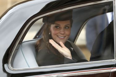 Enceinte de huit mois, la duchesse Kate a assisté auprès du prince William à la traditionnelle messe de Pâques. 