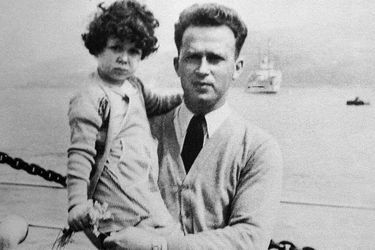 Yitzhak Rabin et sa fille Dalia en Angleterre en 1953