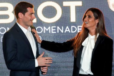 Sara Carbonero, célèbre présentatrice espagnole, et Iker Casillas vivent ensemble depuis 2010. Ils ont deux garçons.