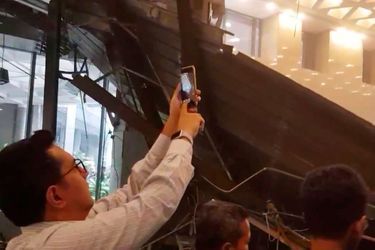 L&#039;effondrement d&#039;une mezzanine dans l&#039;immeuble abritant la Bourse de Jakarta a fait 73 blessés, le 15 janvier 2018.