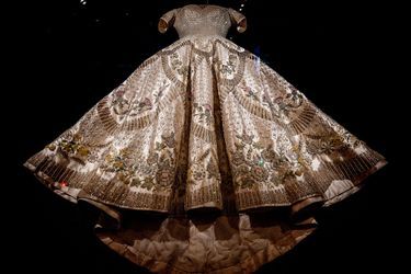 La robe du couronnement de la reine Elizabeth II le 2 juin 1953, présentée dans une exposition le 21 juillet 2016