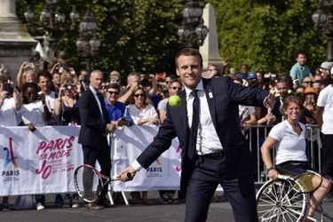 Emmanuel Macron présent pour la Journée Olympique mondiale à Paris.