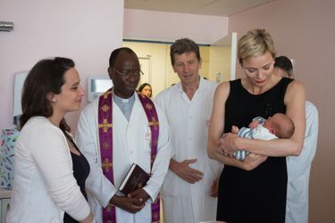 La Princesse a rendu visite aux jeunes mamans et nouveaux nés de la maternité du Centre hospitalier Princesse Grace.