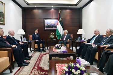 Jared Kushner et le président palestinien Mahmoud Abbas à Ramallah, le 21 juin 2017.