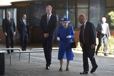 La reine Elizabeth II et le prince William au Westway Sports Centre à Londres le 16 juin 2017