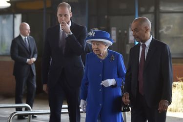 La reine Elizabeth II et le prince William au Westway Sports Centre à Londres, le 16 juin 2017