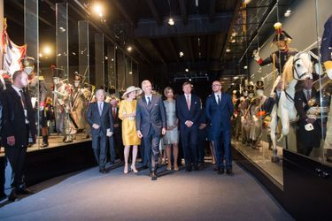 La reine Mathilde et le roi Philippe de Belgique avec la reine Maxima et le roi Willem-Alexander des Pays-Bas à Waterloo, le 18 juin 2015