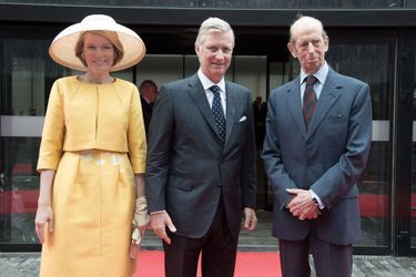 La reine Mathilde et le roi Philippe de Belgique avec le duc Edward de Kent à Waterloo, le 18 juin 2015