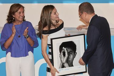 La reine Letizia d'Espagne remet un prix à Ban Ki-moon à Madrid, le 13 juin 2017