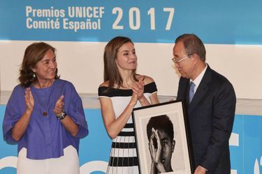 La reine Letizia d'Espagne remet un prix à Ban Ki-moon à Madrid, le 13 juin 2017
