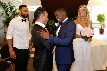 Mathieu Valbuena félicite les jeunes mariés 