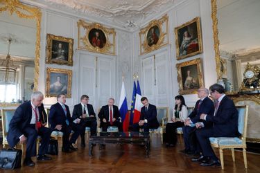 Rencontre entre Emmanuel Macron et Vladimir Poutine au château de Versailles.