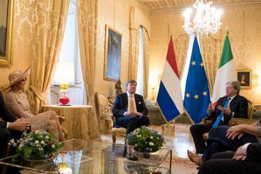 Le roi Willem-Alexander et la reine Maxima des Pays-Bas avec Paolo Gentiloni à Rome, le 20 juin 2017