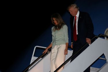 Melania et Donald Trump à leur descente d'Air Force One, le 27 mai 2017.