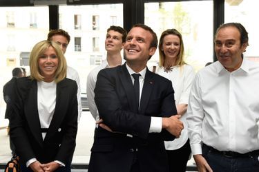 Emmanuel et Brigitte Macron aux côtés de Xavier Niel et sa compagne Delphine Arnault lors de l'inauguration à Paris de Station F.