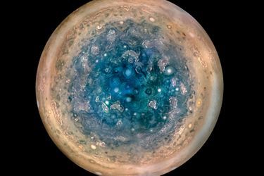 Le pôle sud de Jupiter, pris à 52 000 kilomètres par Juno.