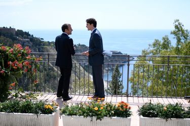 Emmanuel Macron et Justin Trudeau, vendredi à Taormina (Sicile).