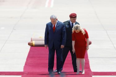 Benjamin et Sara Netanyahou accueillant Melania et Donald Trump à l'aéroport Ben Gourion, le 22 mai 2017.