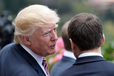 Confidences entre Donald Trump et Emmanuel Macron lors du sommet du G7, vendredi, à Taormina en Sicile.