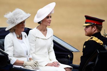 La duchesse Catherine de Cambridge en Alexander McQueen à la cérémonie Trooping the Colour à Londres le 11 juin 2016