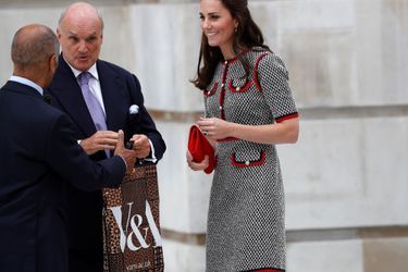 Kate Middleton Au Victoria And Albert Museum 32