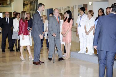 La reine Letizia et le roi Felipe VI d'Espagne avec l'ancien roi Juan Carlos à Madrid, le 22 mai 2017