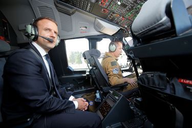 Emmanuel Macron est arrivé au Bourget en avion de transport A400M.