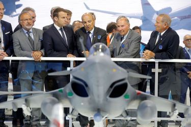 Emmanuel Macron en compagne de Eric Trappier PDG de Dassault Aviation et de Serge Dassault, PDG du groupe Dassault.