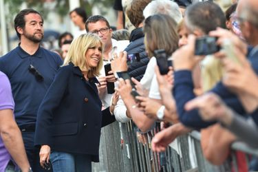 Bain de foule pour Brigitte Macron samedi au Touquet.