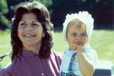 La princesse Madeleine de Suède avec sa mère la reine Silvia, le 29 juin 1983