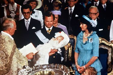 La princesse Madeleine de Suède avec ses parents le jour de son baptême, le 1 août 1982