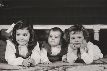 La princesse Madeleine de Suède avec sa soeur et son frère à Noël 1982