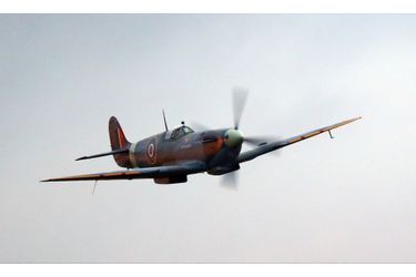 Mariage De Pippa Middleton : Un Avion Spitfire Passe Au Dessus De La Récéption Pour Saluer Les Jeunes Mariés 2