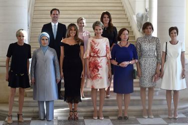La reine Mathilde de Belgique avec ses hôtes au château de Laeken à Bruxelles, le 26 mai 2017