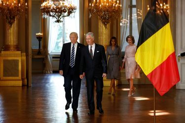 La reine Mathilde et le roi Philippe de Belgique avec Donald et Melania Trump au Palais royal à Bruxelles, le 25 mai 2017