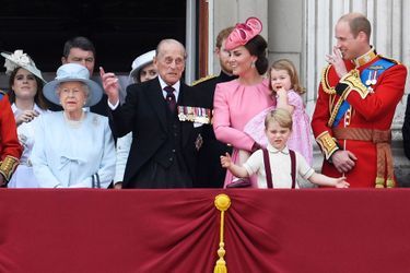 Mais que vient de dire le prince Philip? La duchesse Catherine et le prince William paraissent en tout cas très amusés.