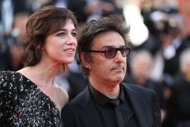 Charlotte Gainsbourg et Yvan Attal en amoureux à Cannes.